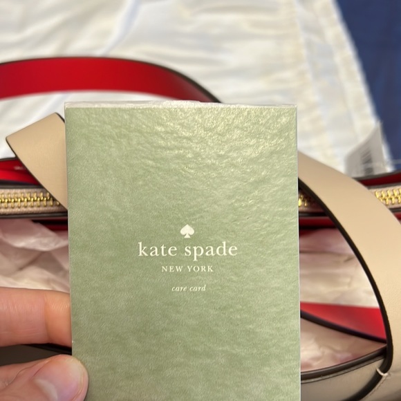 Kate Spade oversized purse, never used, with tag on - Picture 4 of 4